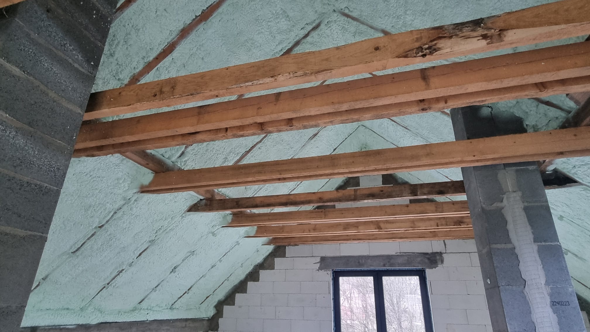 Izolacja poddasza pianą PUR - skosy dachowe