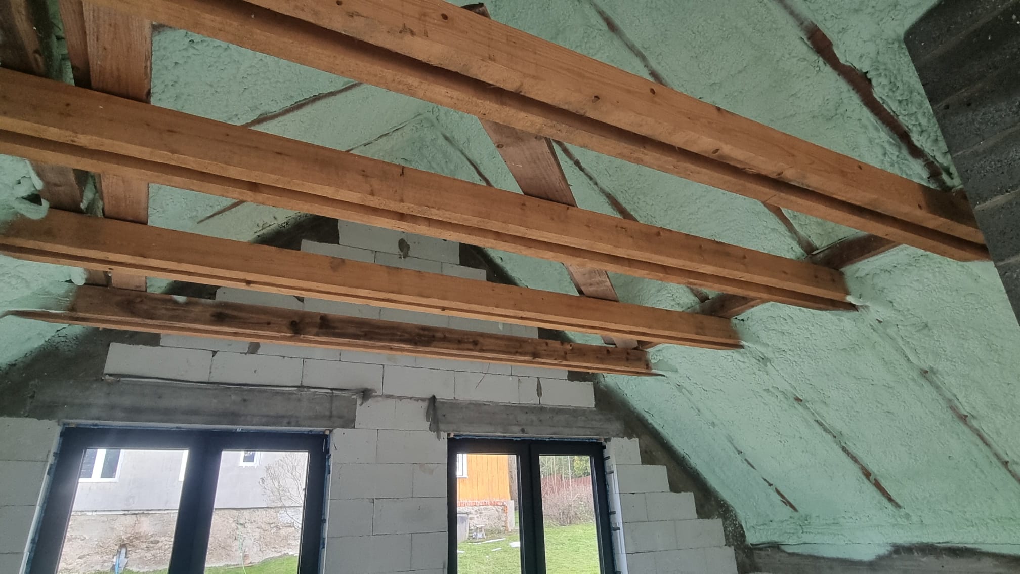 Ocieplenie poddasza pianą poliuretanową