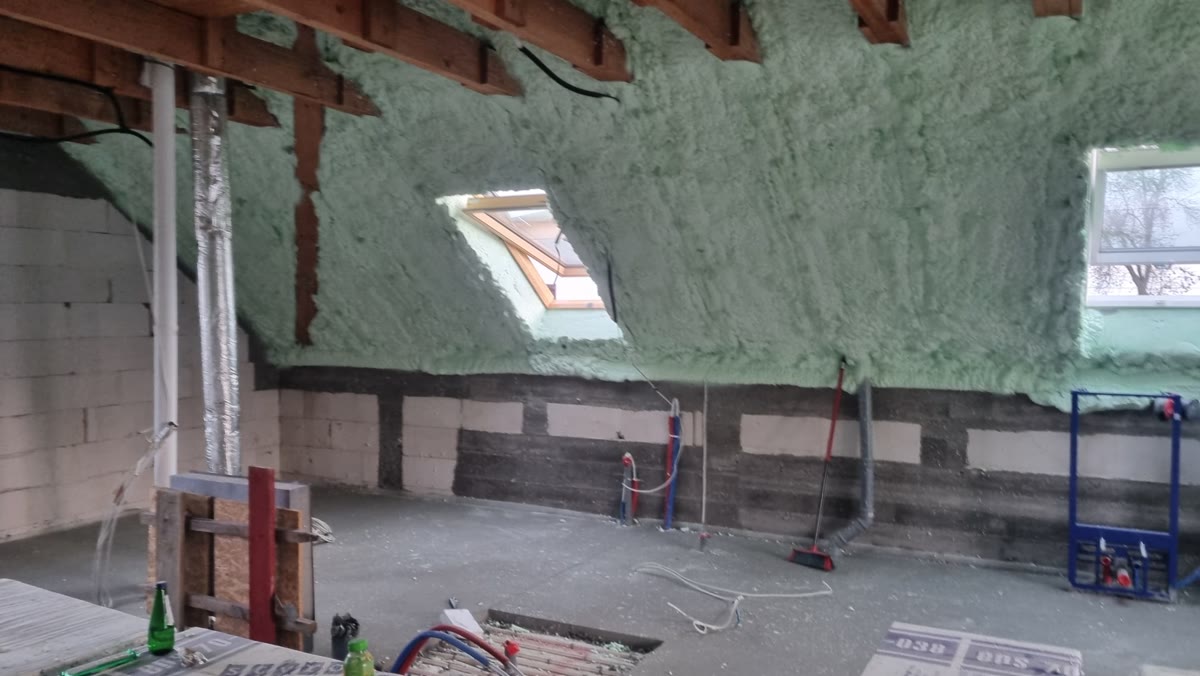 Poddasze z izolacją PUR i oknami dachowymi